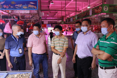 江門(mén)市新冠肺炎防控辦商貿(mào)防控組農(nóng)貿(mào)市場(chǎng)防控工作專(zhuān)班赴我市開(kāi)展農(nóng)貿(mào)市場(chǎng)疫情防控督導(dǎo)檢查